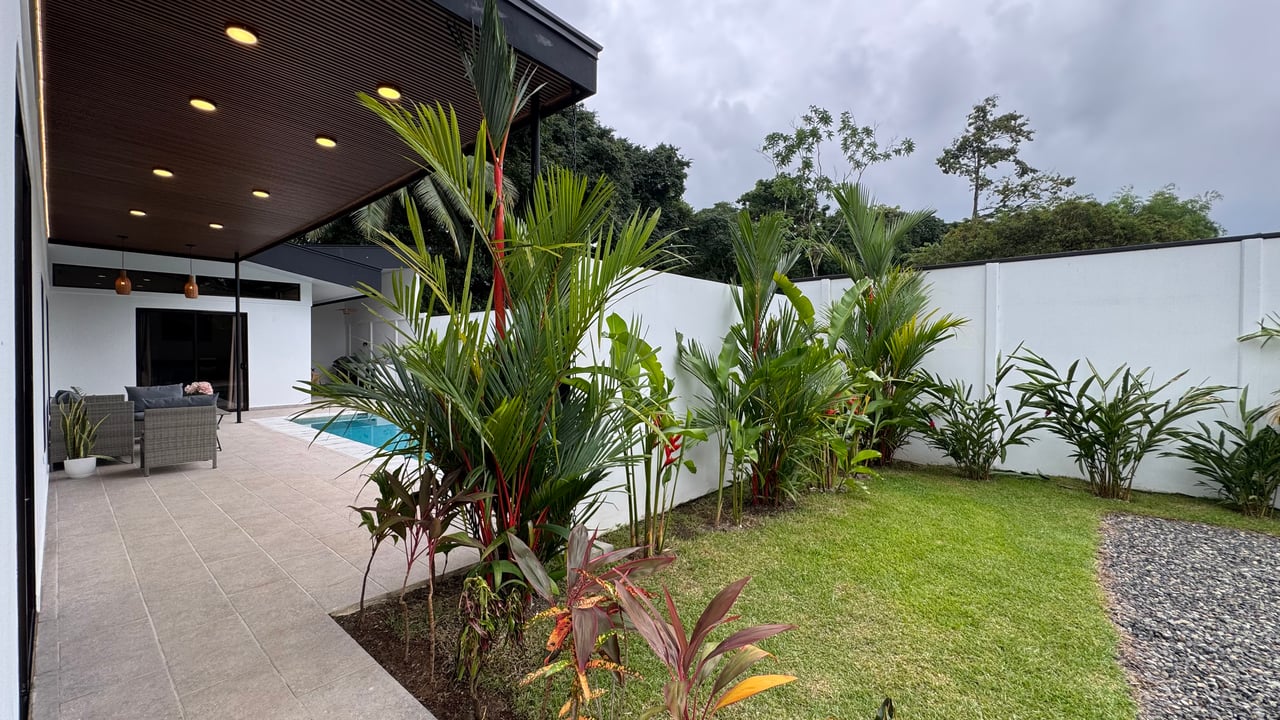 Villa Selva – Just Steps from the Chaman Beach 