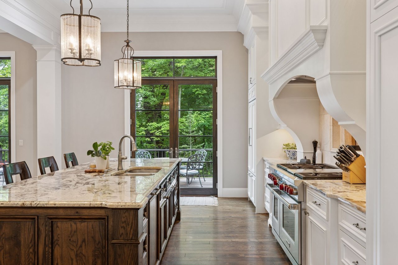 405 Carpenters Point, Wayzata