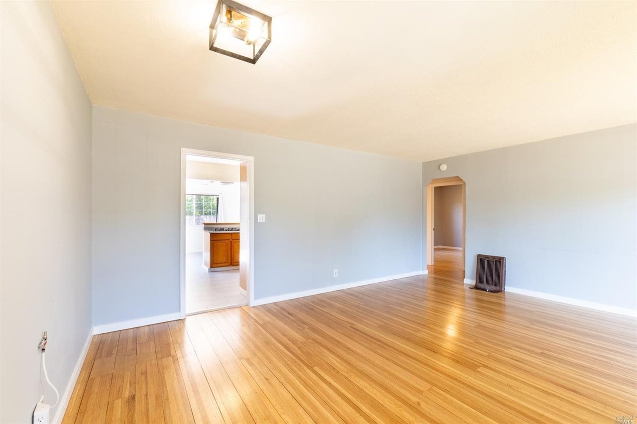 6 Boulevard Ct