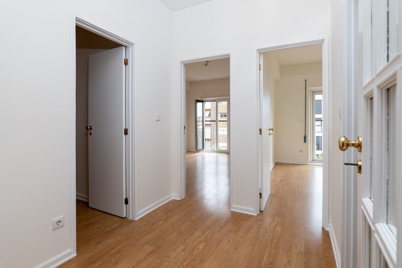 2-Bedroom Apartment with Sunset Balcony in Central Matosinhos