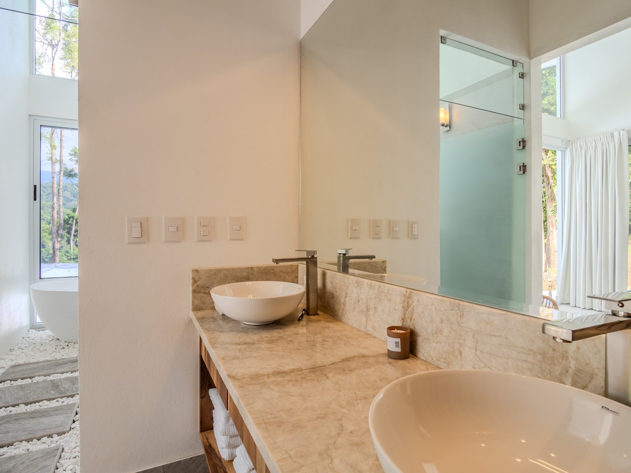 An Exclusive, Sunny Ridge-Top 4-Bed Designer House With Unforgettable Mountain & Jungle Views