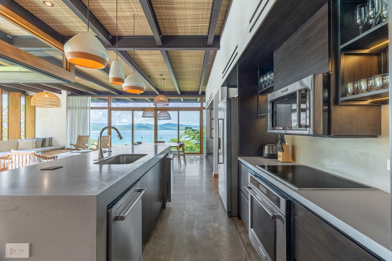 Modern Tropical Ocean View Bay Villa in Costa Elena