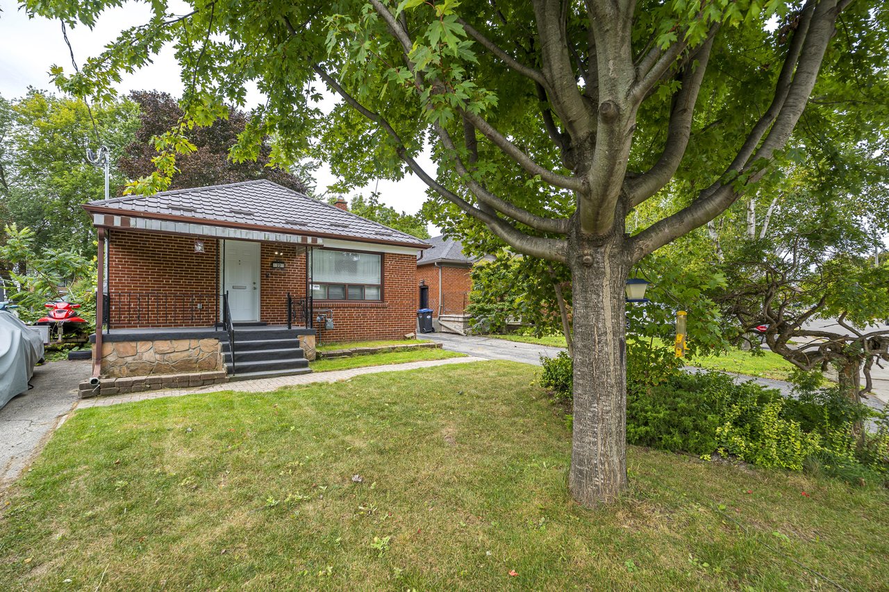 22 Maple Ave N