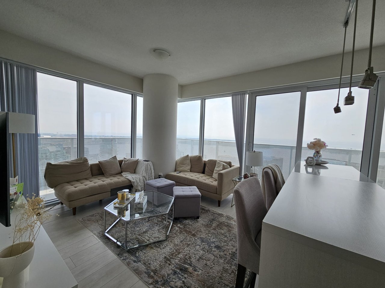 Luxurious Panoramic View Unit