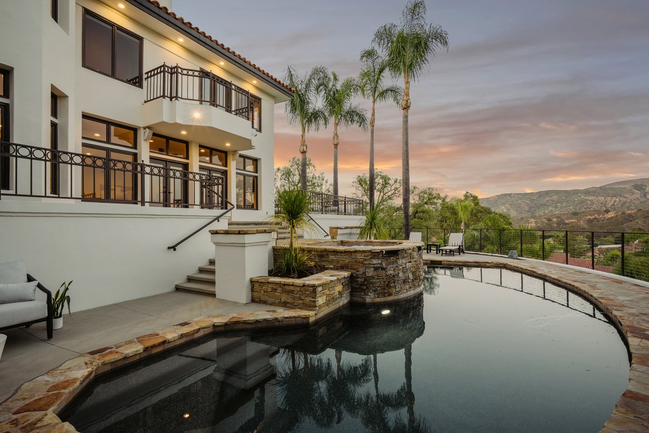1805 Holly Tree Lane