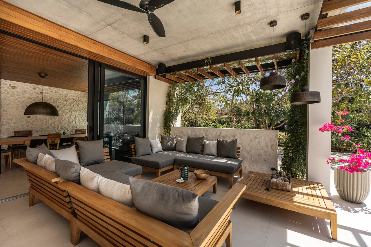 Villa Solana: Modern Luxury Steps from Playa Mansita in Hacienda Pinilla