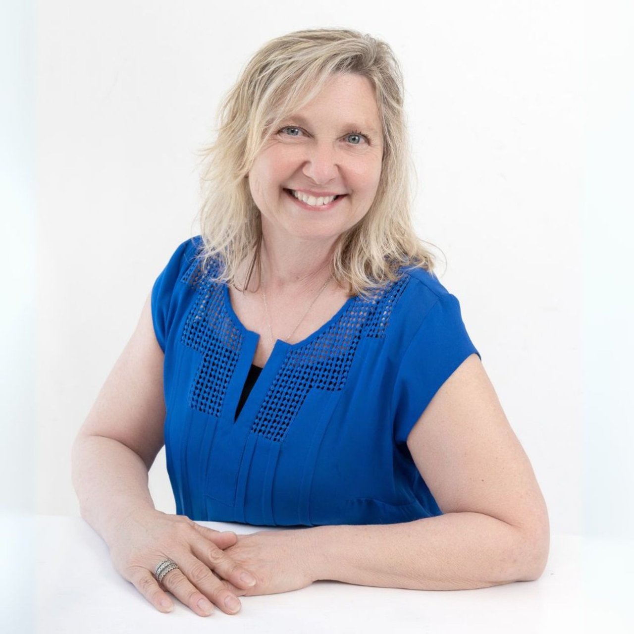 Karen Vega Redwood City, CA Real Estate Agent Headshot