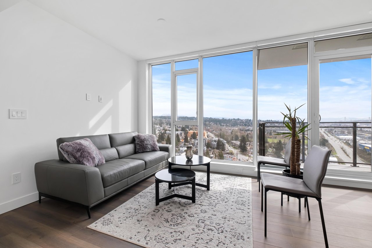 1809-901 Lougheed Hwy