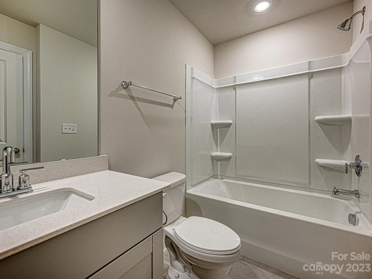 664 Citriadora St