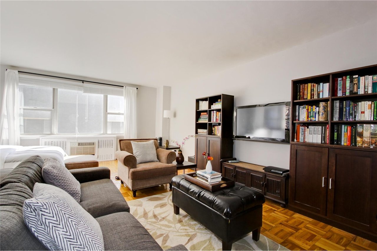 201 E 37th St, #10A