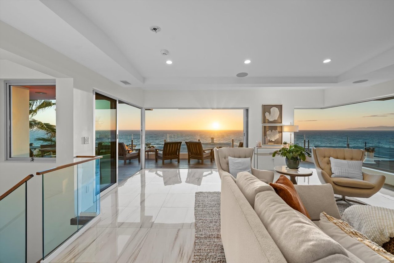  Steps from the Sand & Panoramic Views in Manhattan Beach