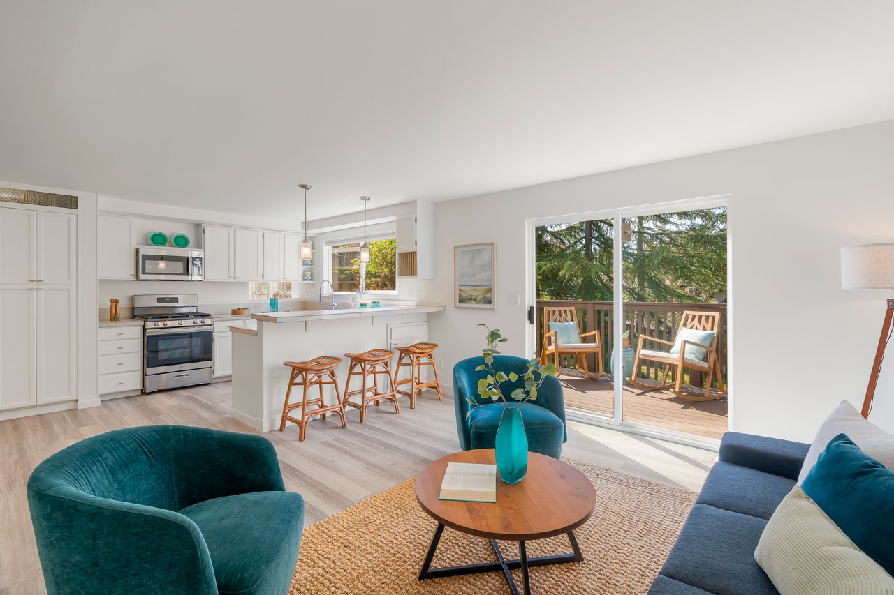 Expansive Lynnwood Living