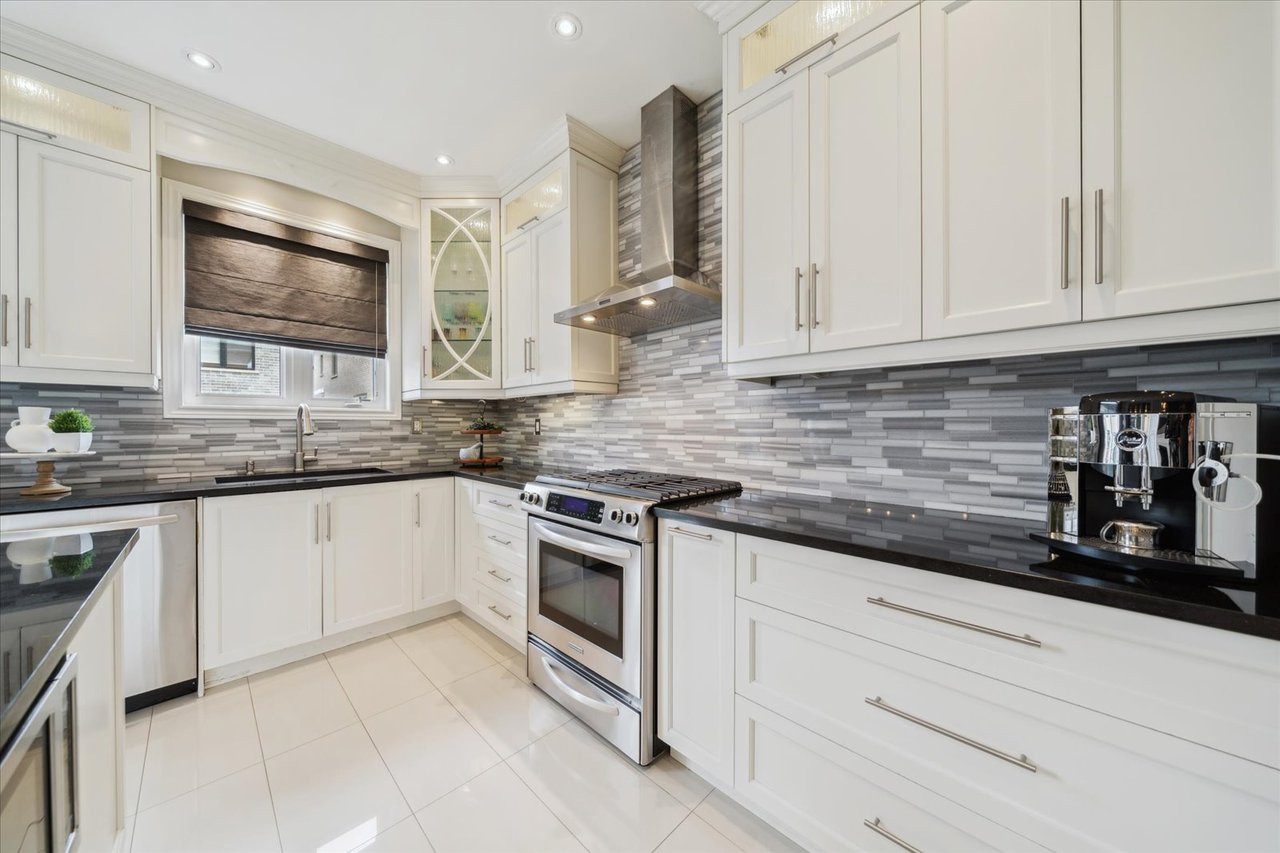 32 Maplebank Cres
