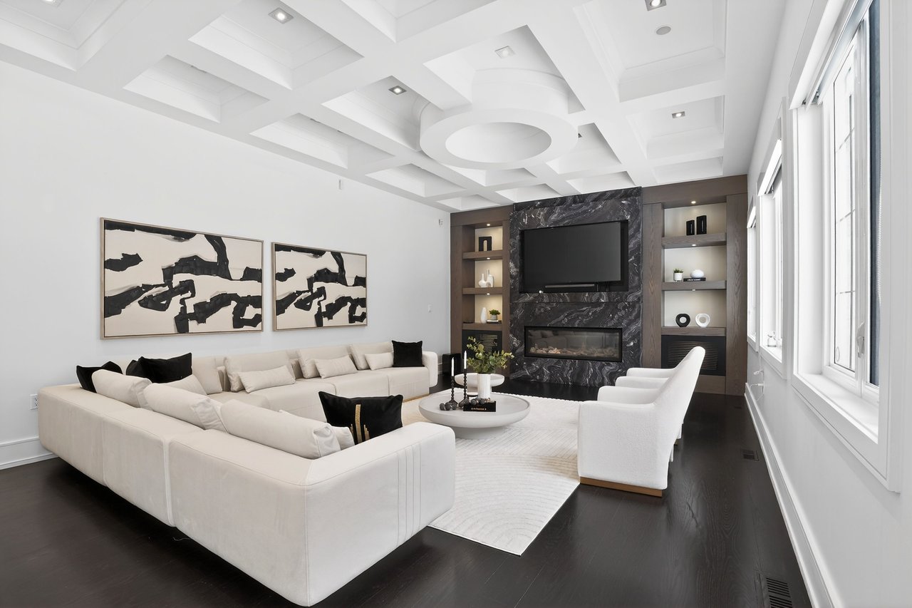 Located In The Prestigious St. Andrew-Windfields