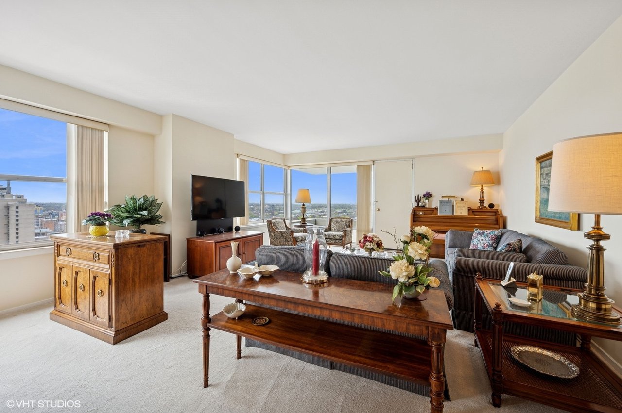 6157 N Lake Shore Drive 