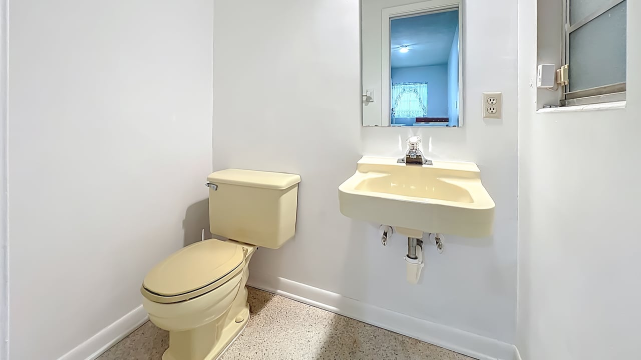 Mid-Century Modern 4-Bedroom in Dommerich Hills, Maitland