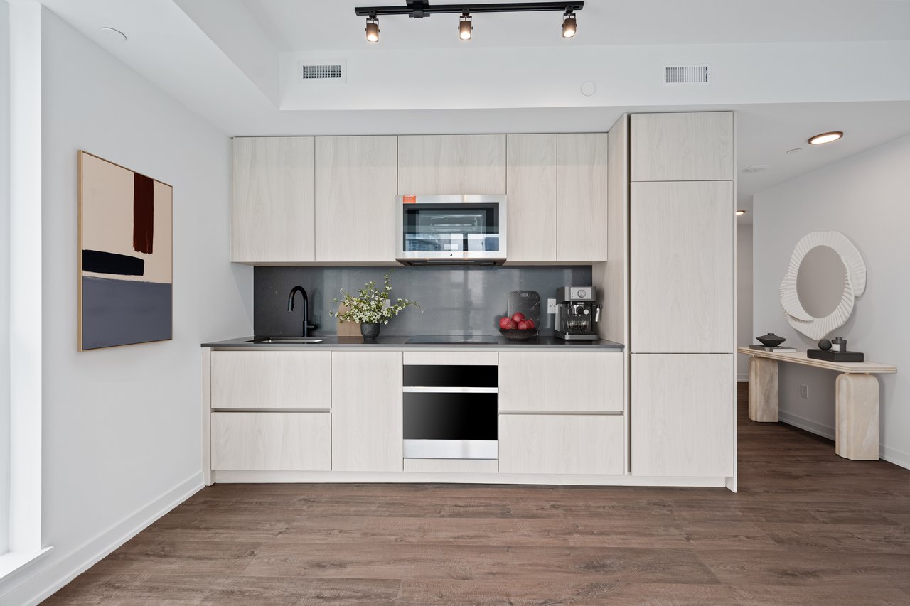 327 King Street W, Toronto C01 Unit: 3806