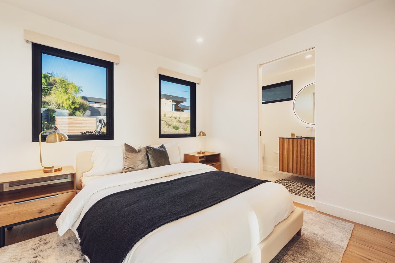 1235 N Kenter Ave, Brentwood