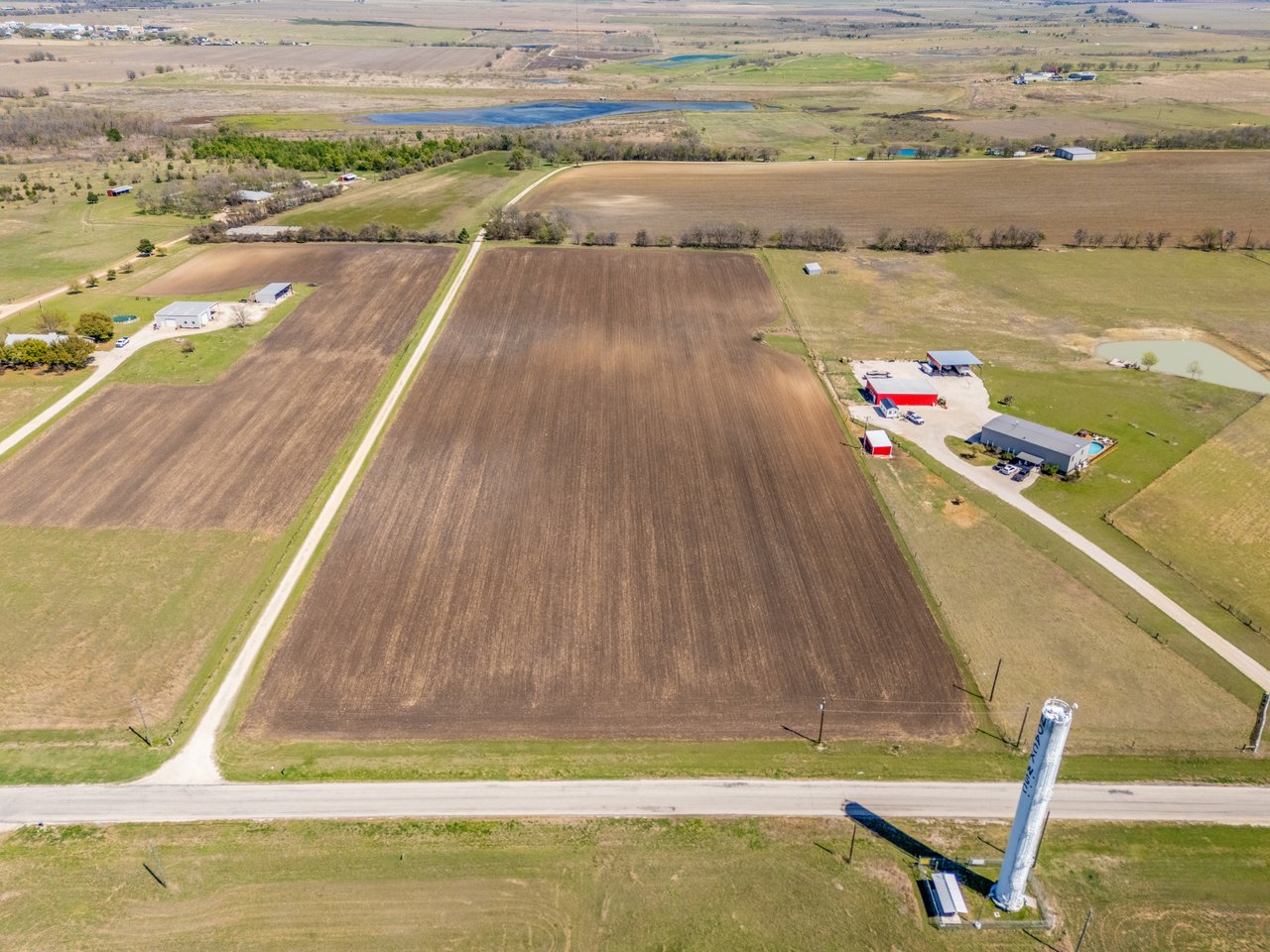 1295 County Road 432 Rd, Taylor Texas 76574