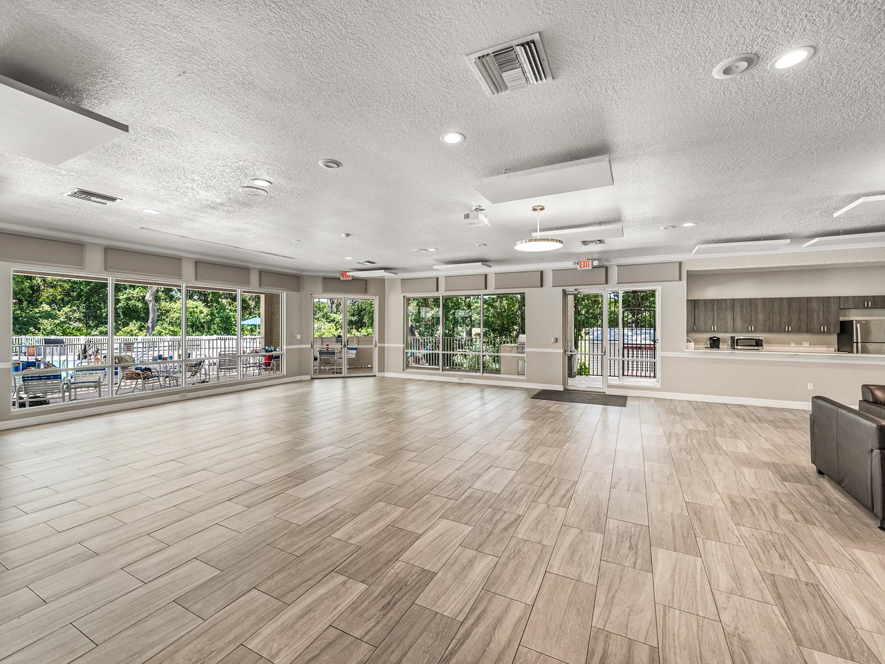 5240 NEW BRITTANY LN