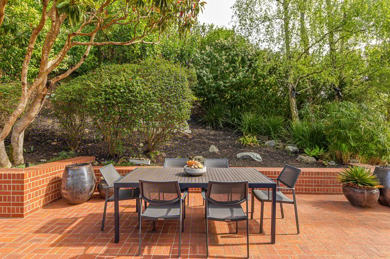 The Extraordinary Round Hill Estate