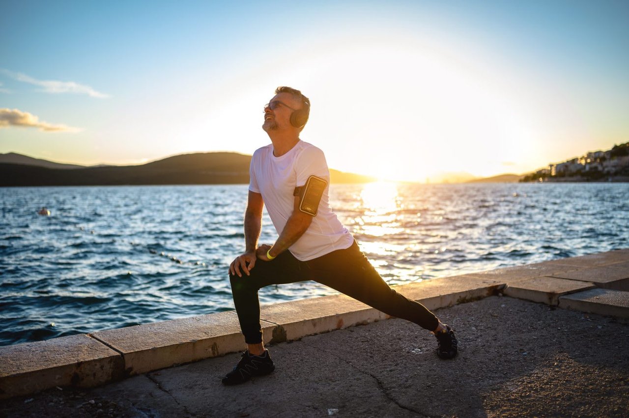 4 Things You Can Do Now To Avoid A Knee Or Hip Replacement Later In Life