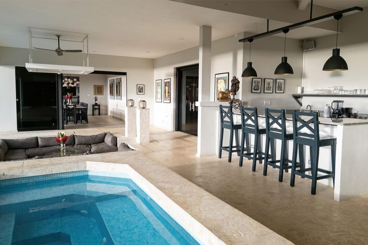 Hilltop Villa with Infinity Pool, Uvita, Puntarenas