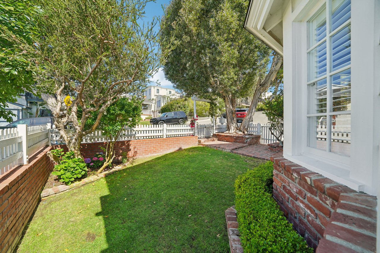 3108 N Poinsettia Avenue