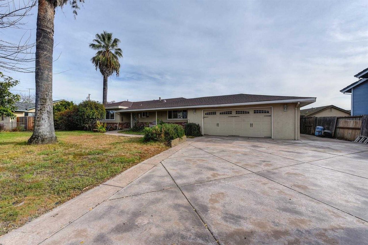 5595 3rd Street