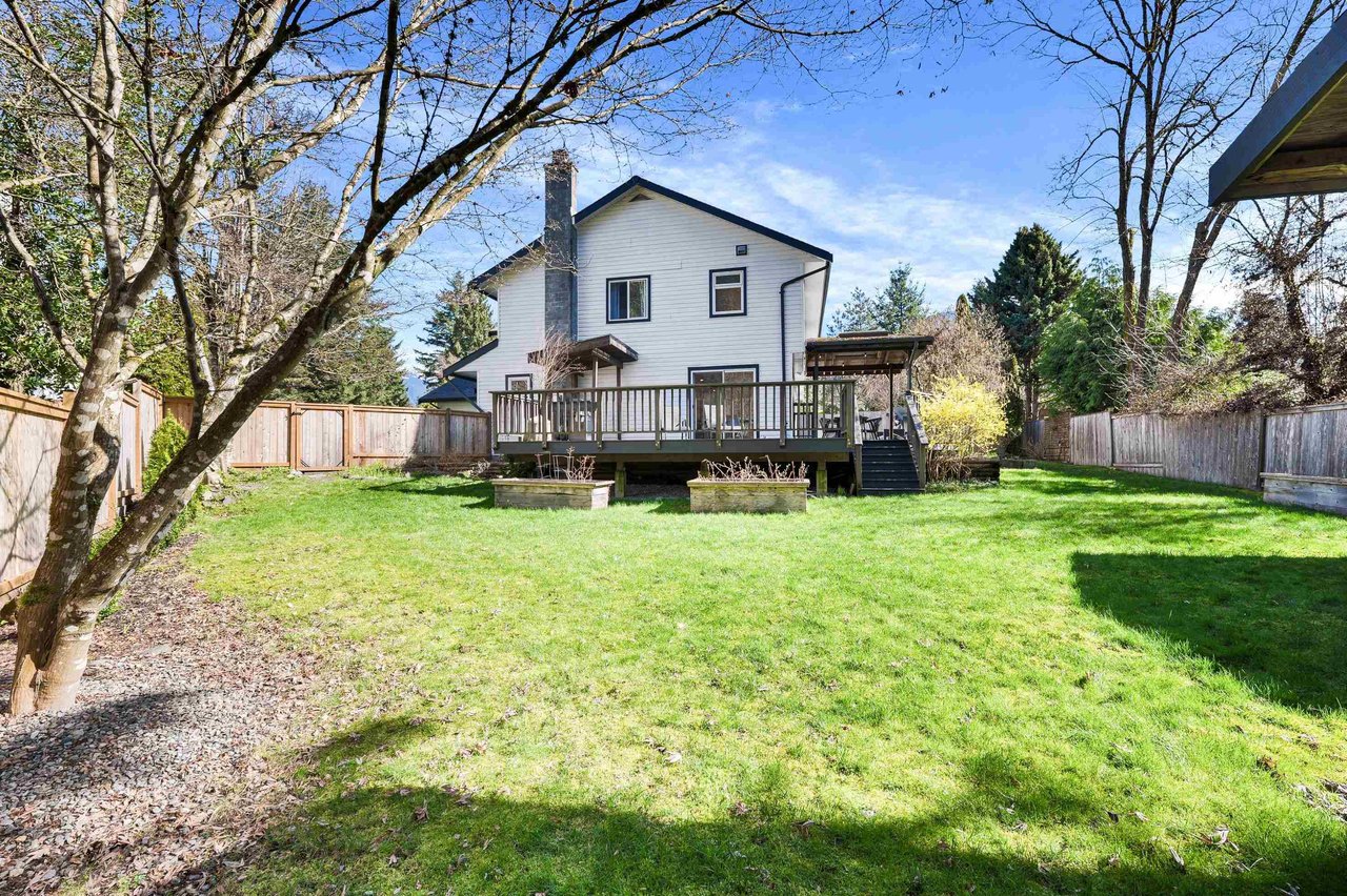 2548 Nairn Wy