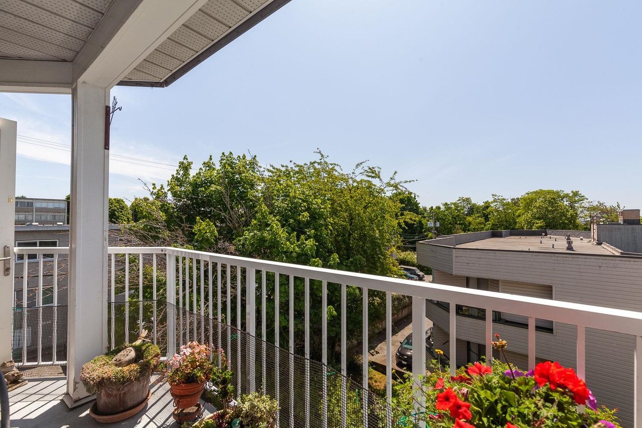 404-8772 SW Marine Dr