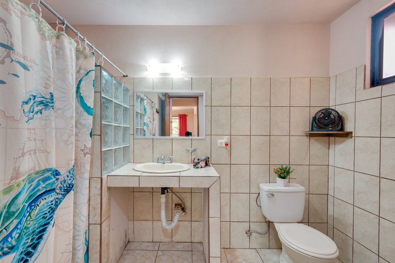 Tamarit House | Spacious Tropical Retreat in Villareal, Costa Rica