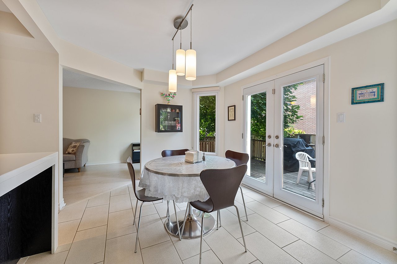 28 Thornway Ave