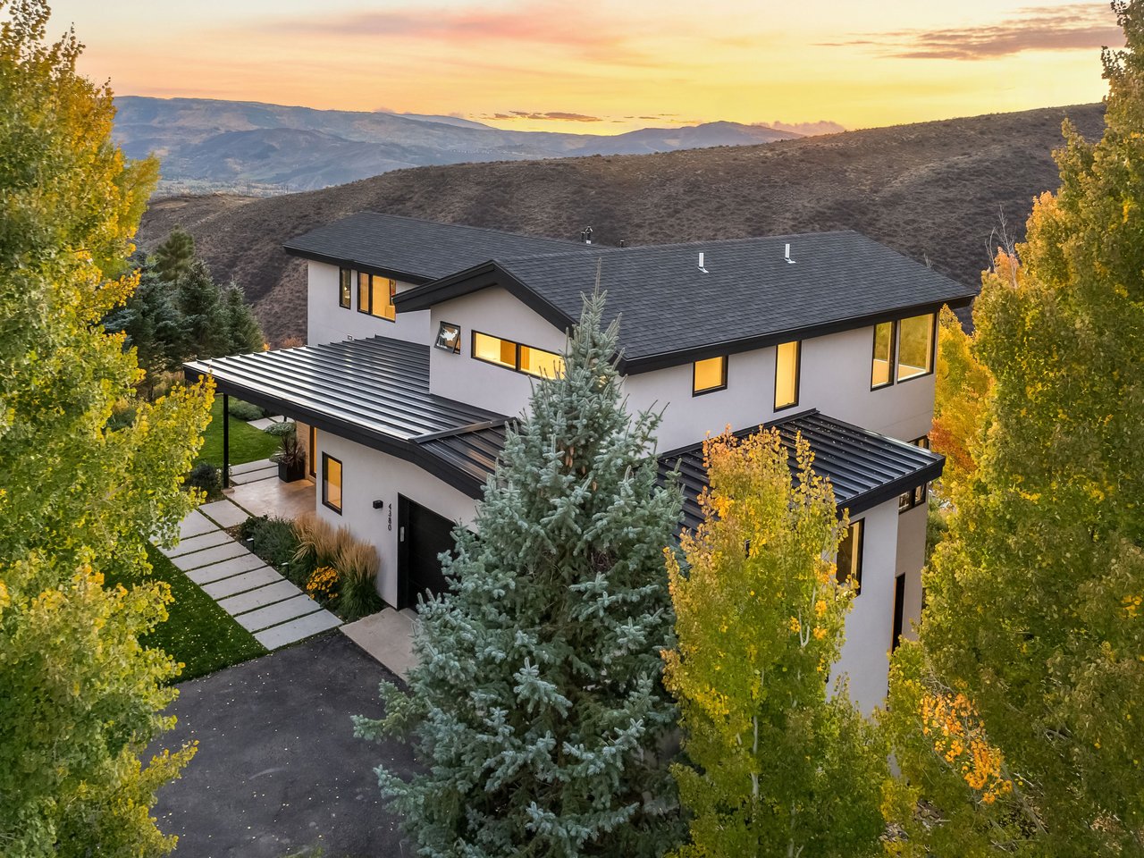 4380 June Point, Avon