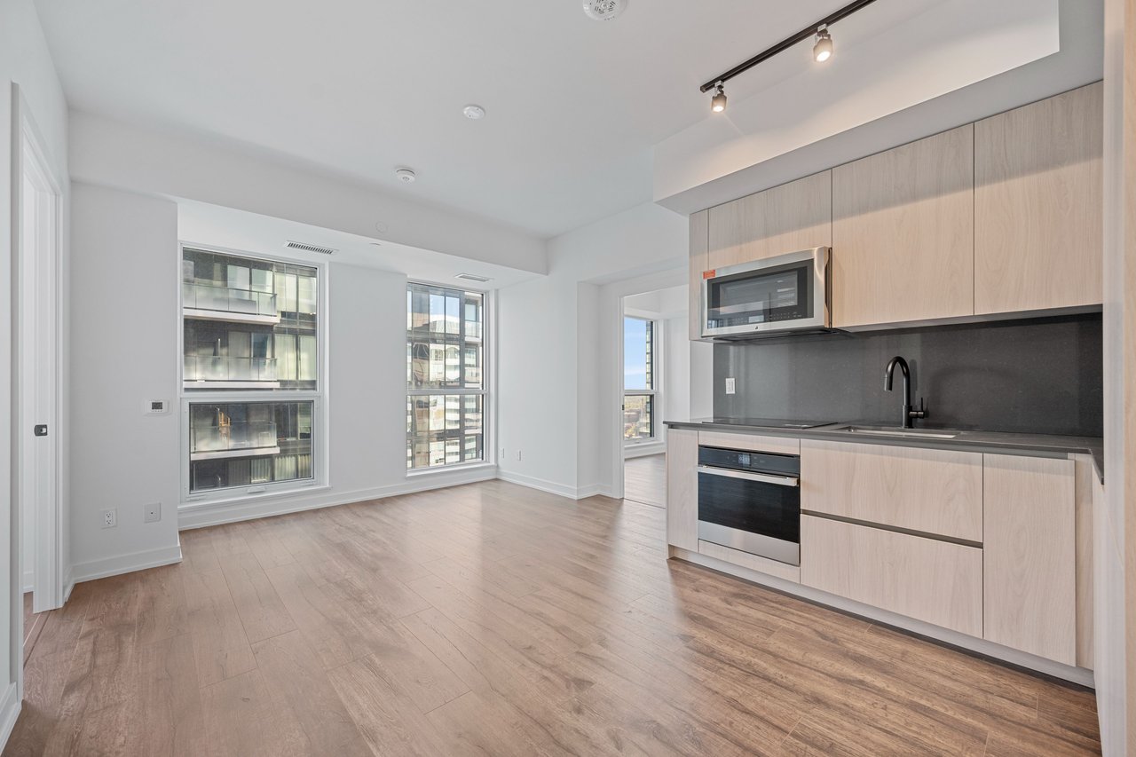 327 King Street W Unit: 4404