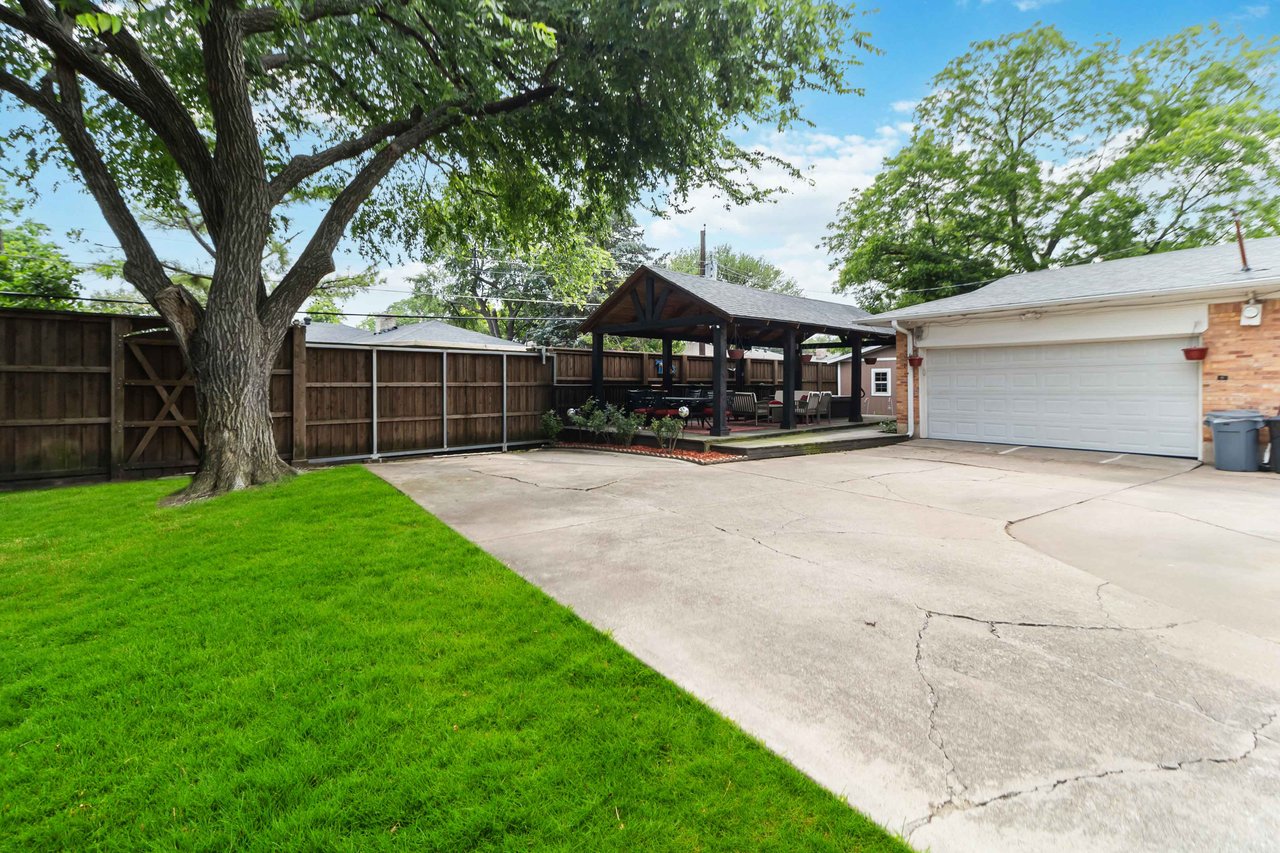 5818 Meadowick Dr