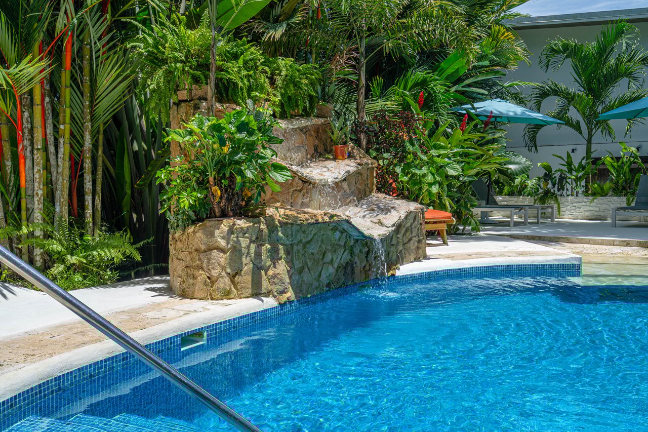 22 Unit Tropical Boutique Hotel steps from Manuel Antonio Park & Beach
