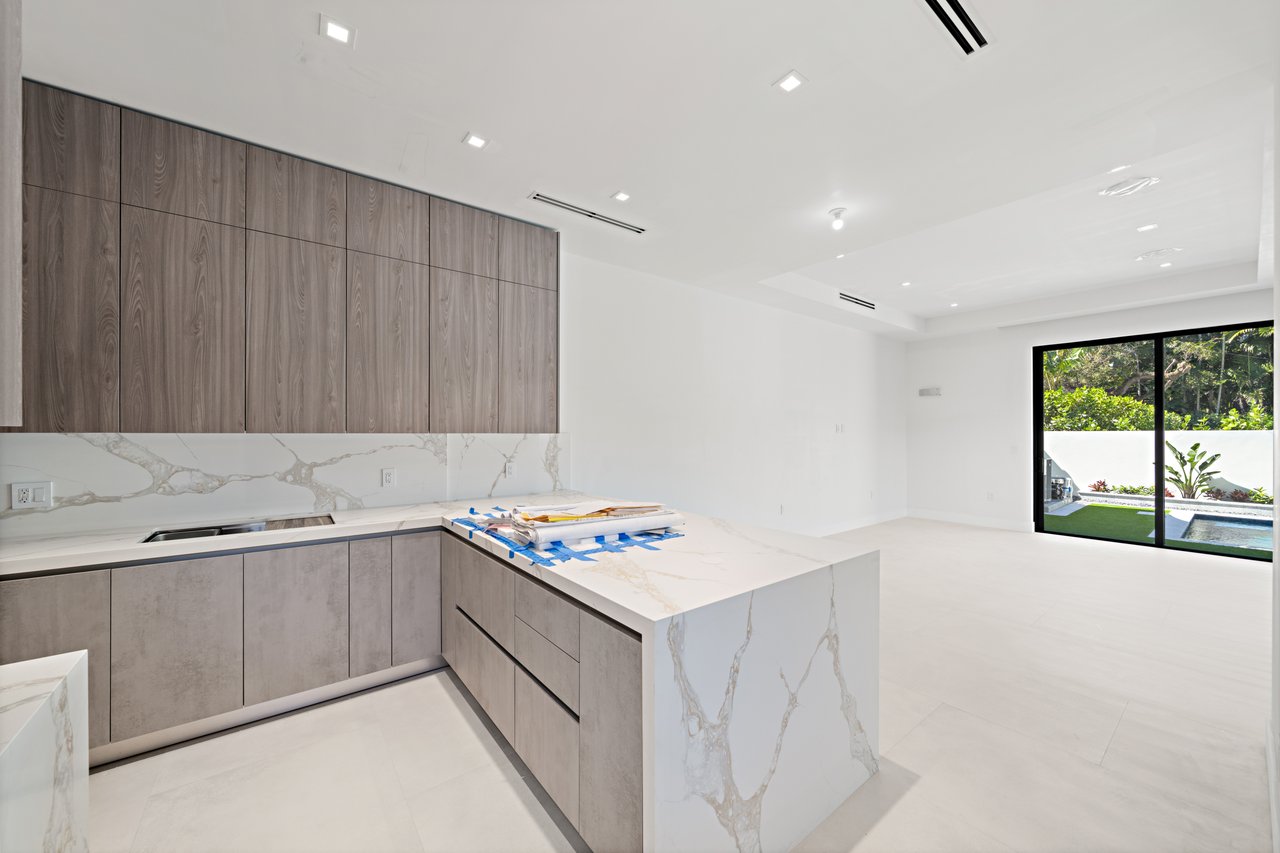 2710 S Le Jeune Road