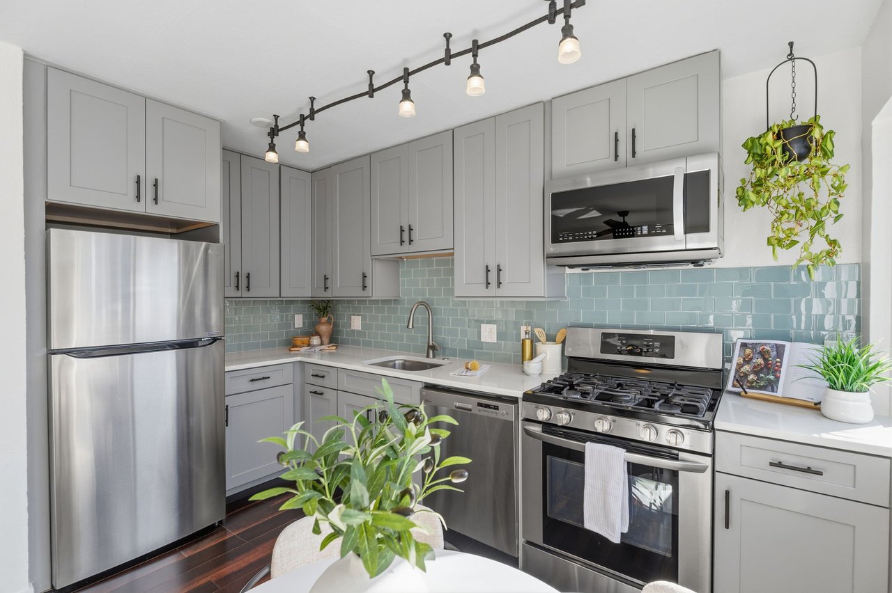 423 Waller St #8