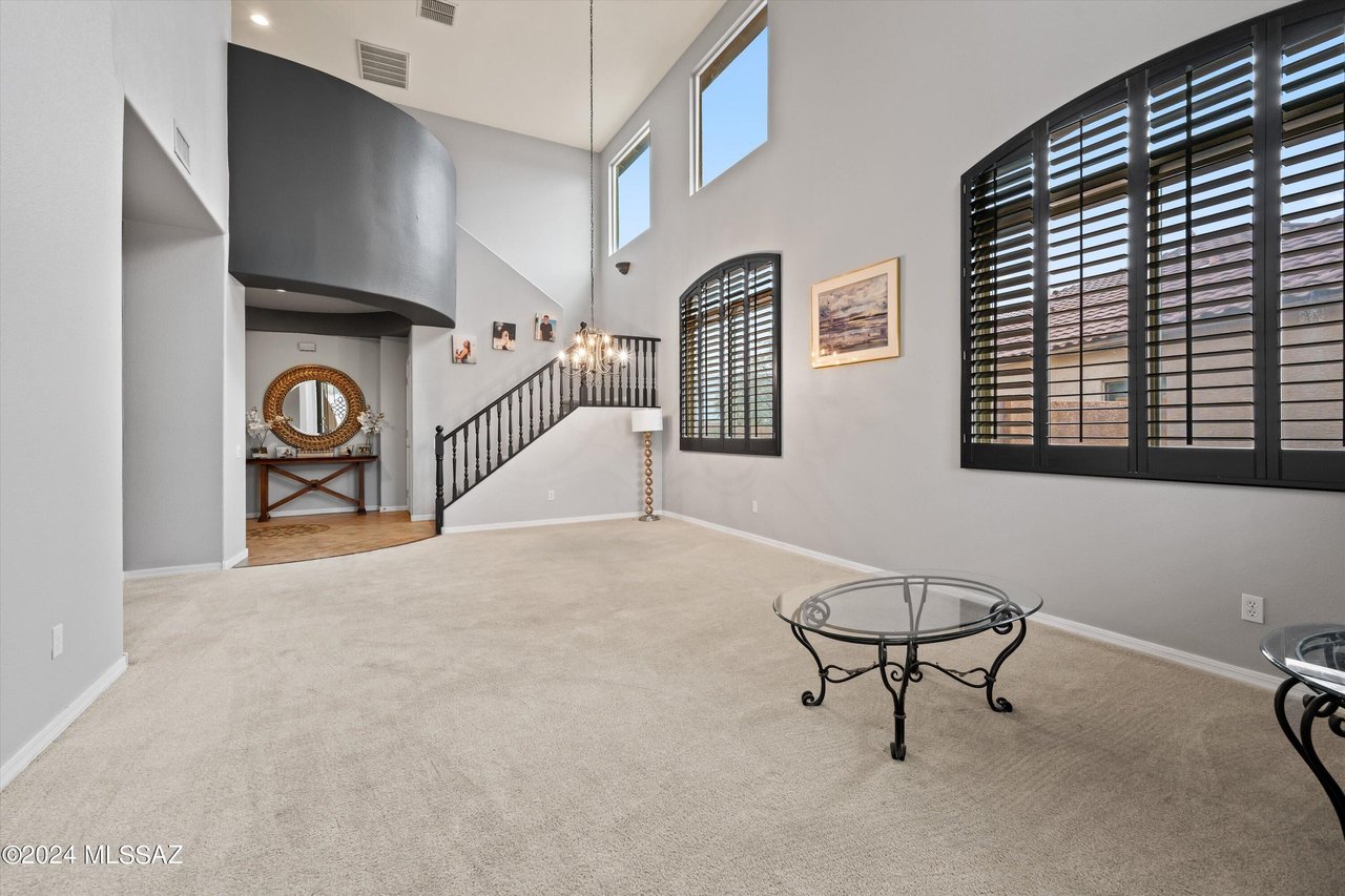 1009 W Leatherleaf Dr