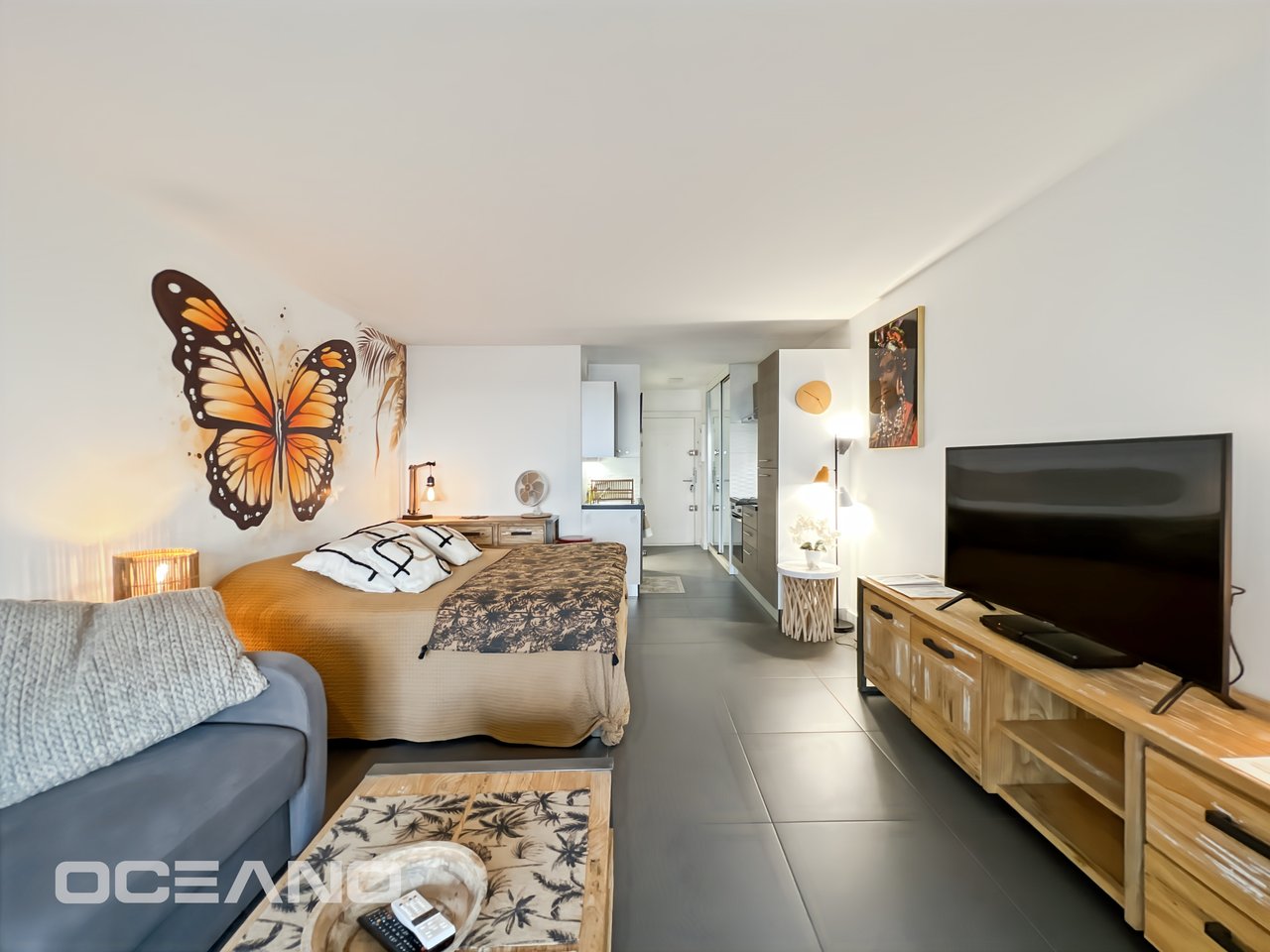 Sea View Apartment with Terrace & Pool