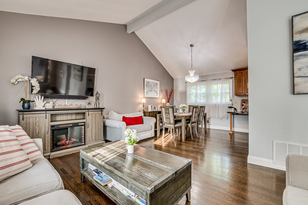 12 Sherry Rd