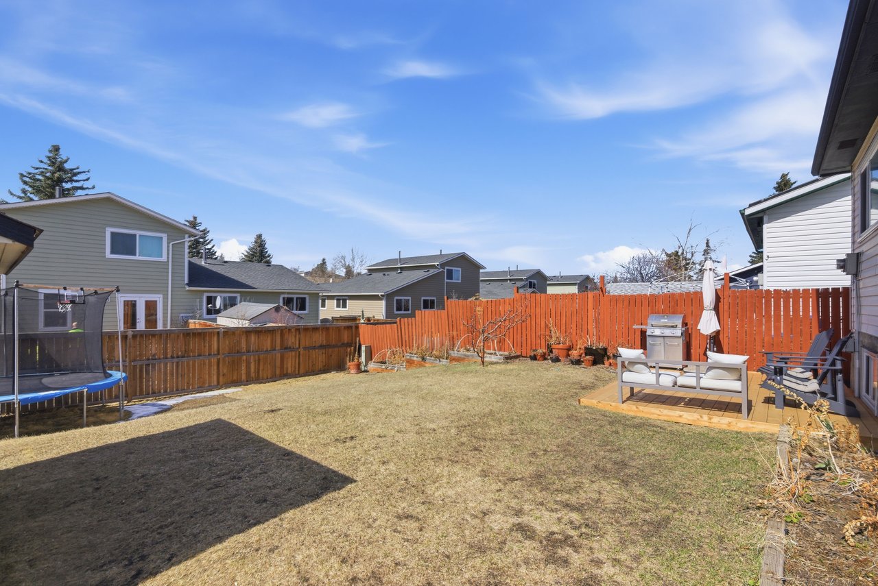 559 Deerpath Court SE