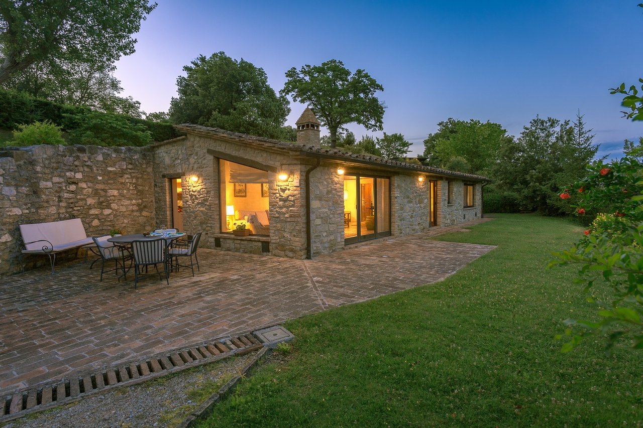 Wide Estate Composed of Houses and Amenities