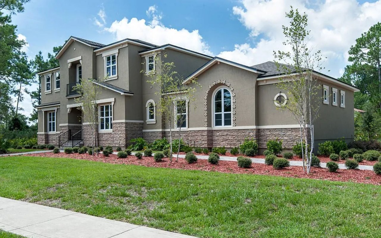 131 N River Dr