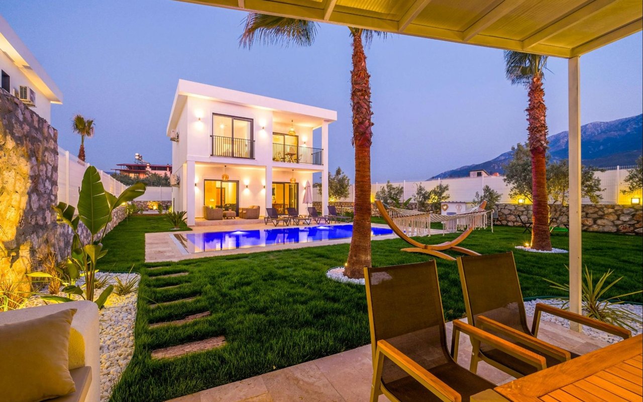 Outdoor Living Spaces That Define Malibu Luxury This Year