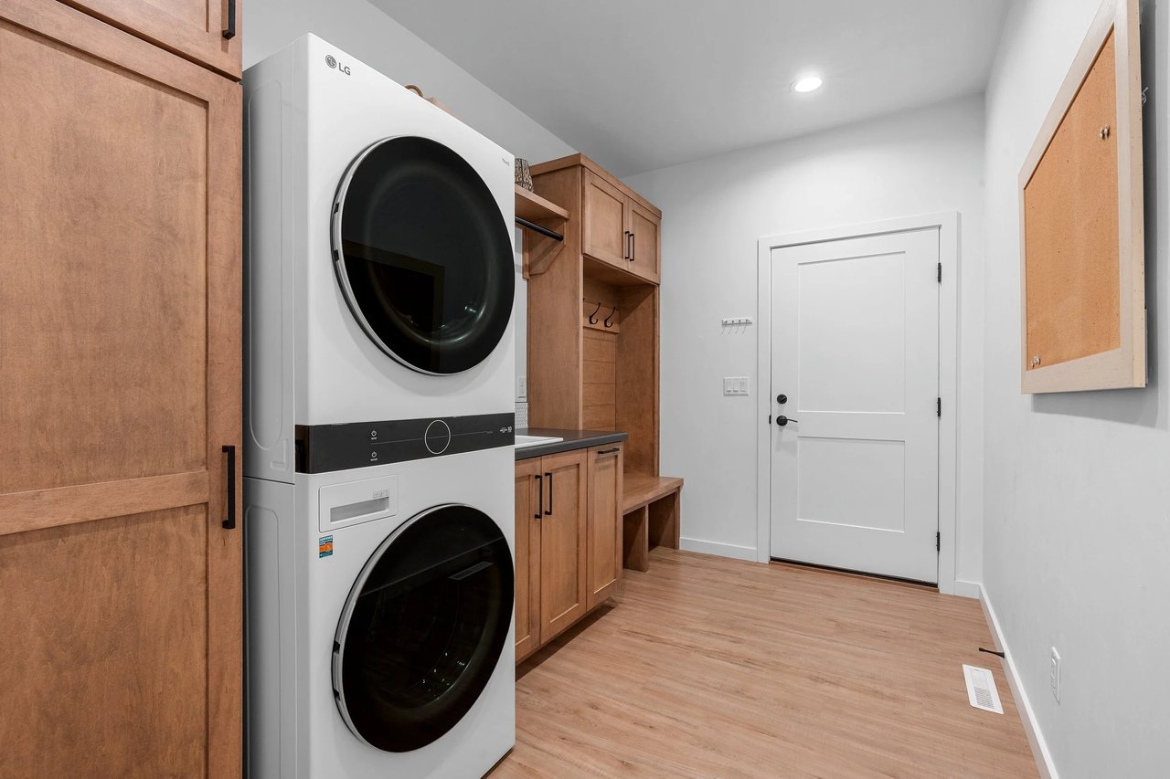 Ellis Hills - Howard Condo