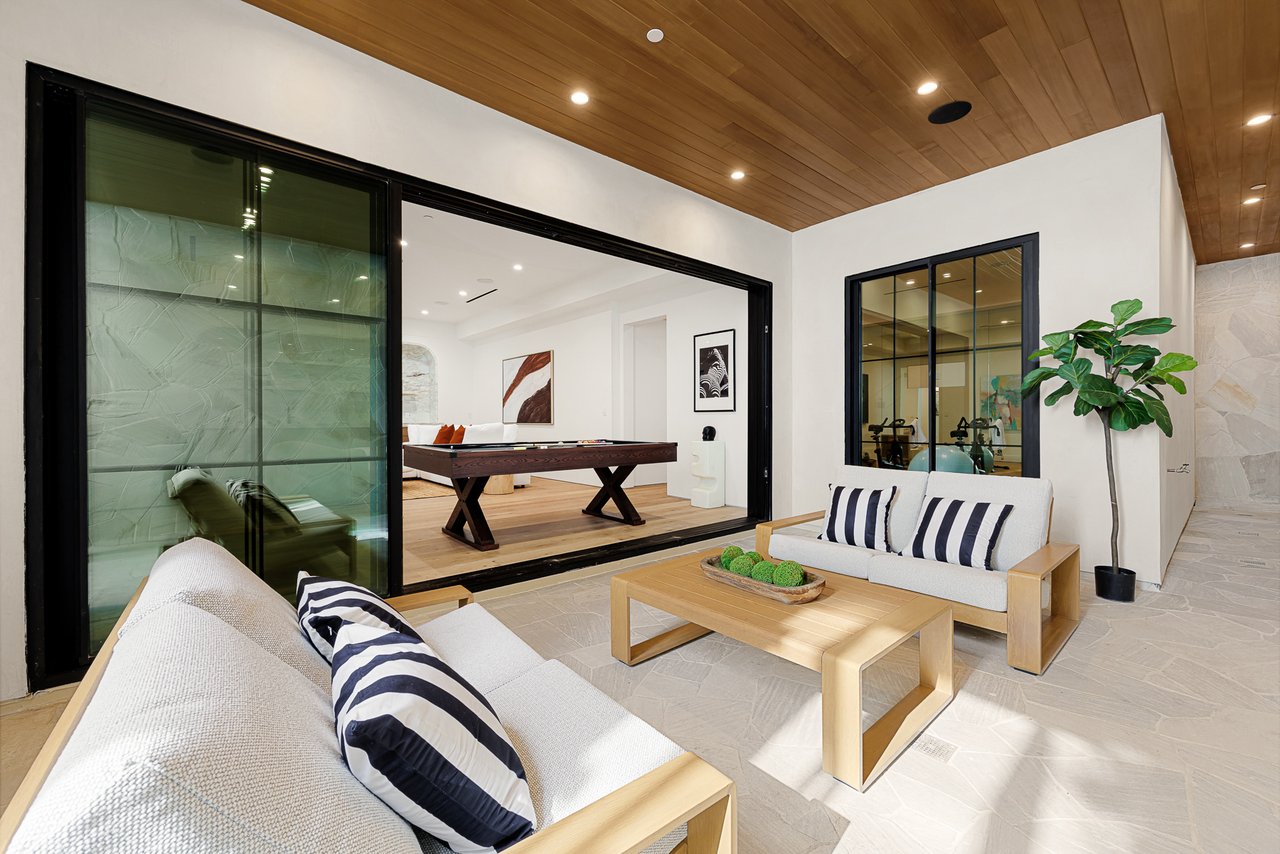 311 N Bowling Green Way