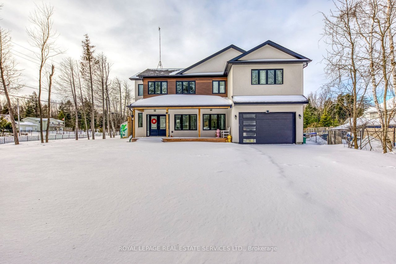 2 Couchiching Cres