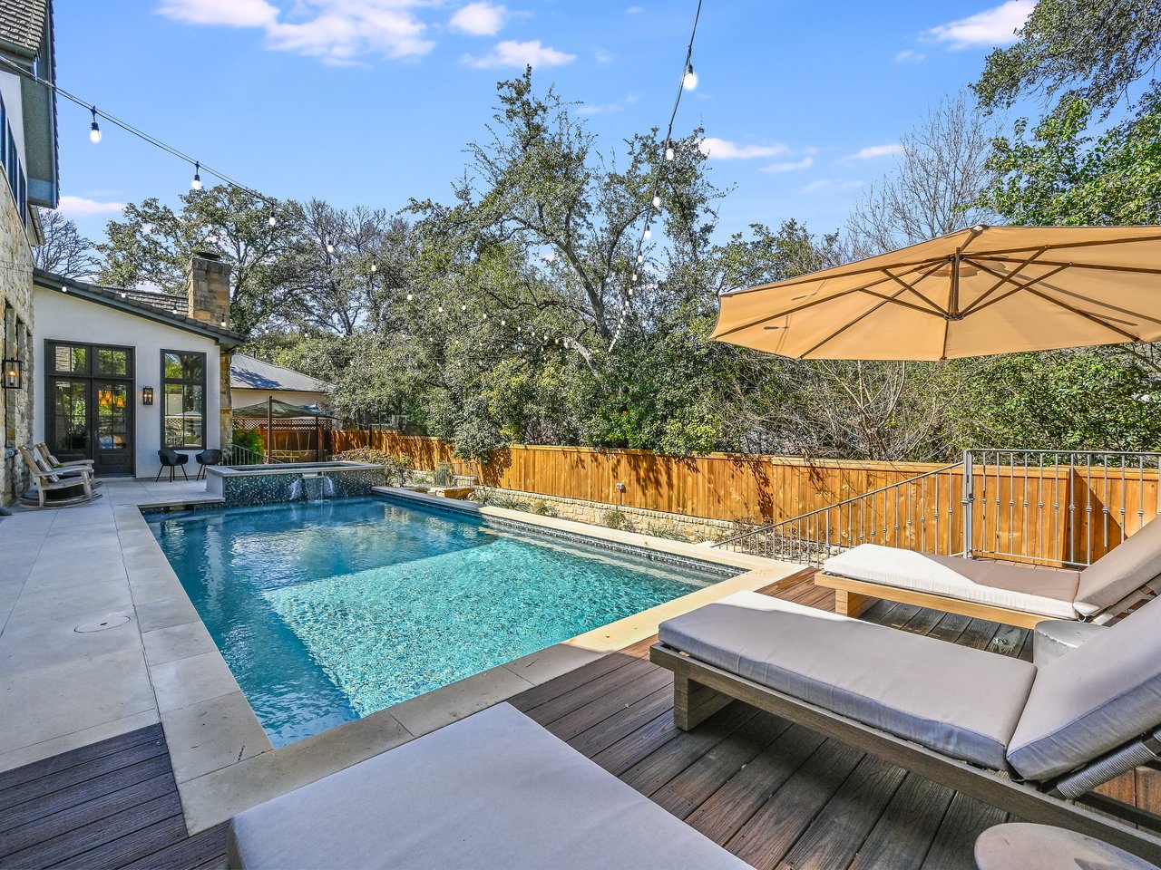 4907 Rollingwood Drive